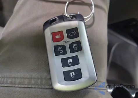 2017 Toyota Sienna Xle 8 Passenger z USA, uszkodzony, nr VIN 5TDYZ3DC1HS843034